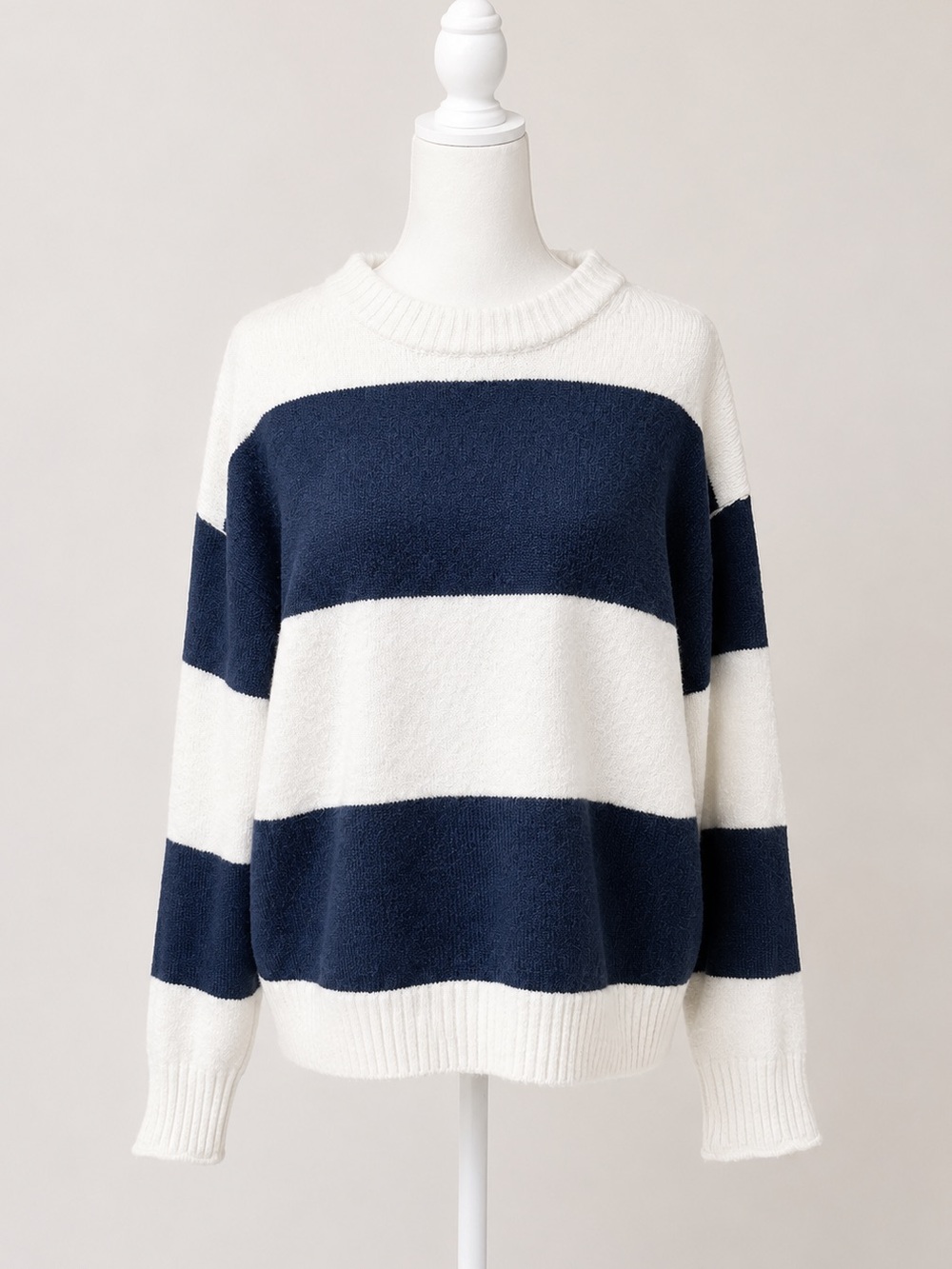 American Eagle Navy & Cream Striped Sweater Size Medium Oversized Cozy